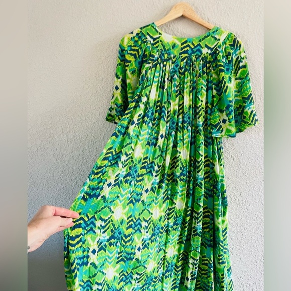 Go Softly Vibrant Green Button From Patio House Dress - Picture 3 of 15